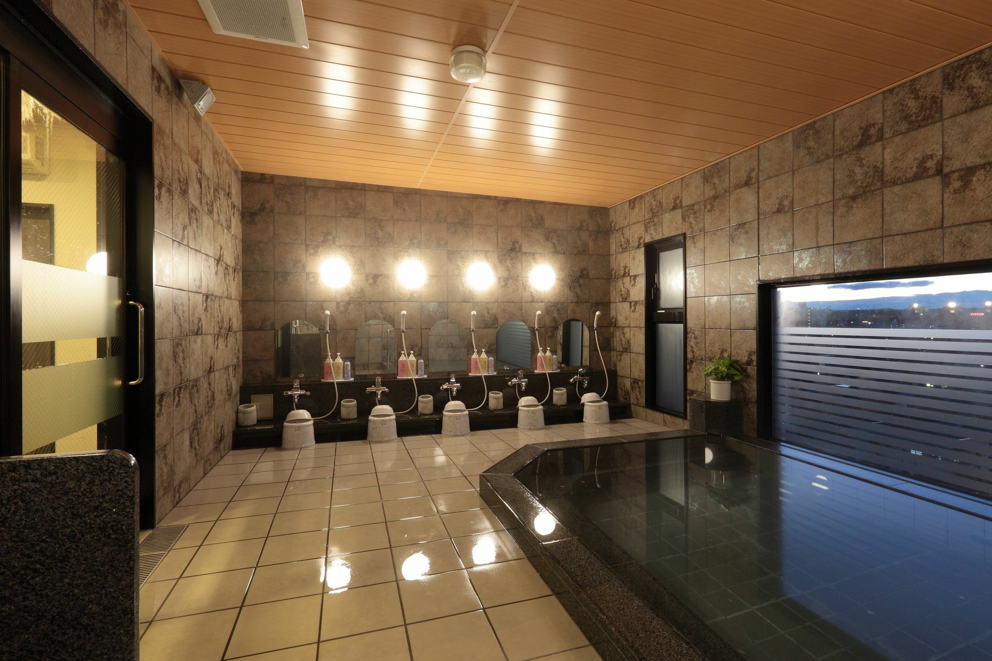 Route-inn Toyotajinnaka 3*
